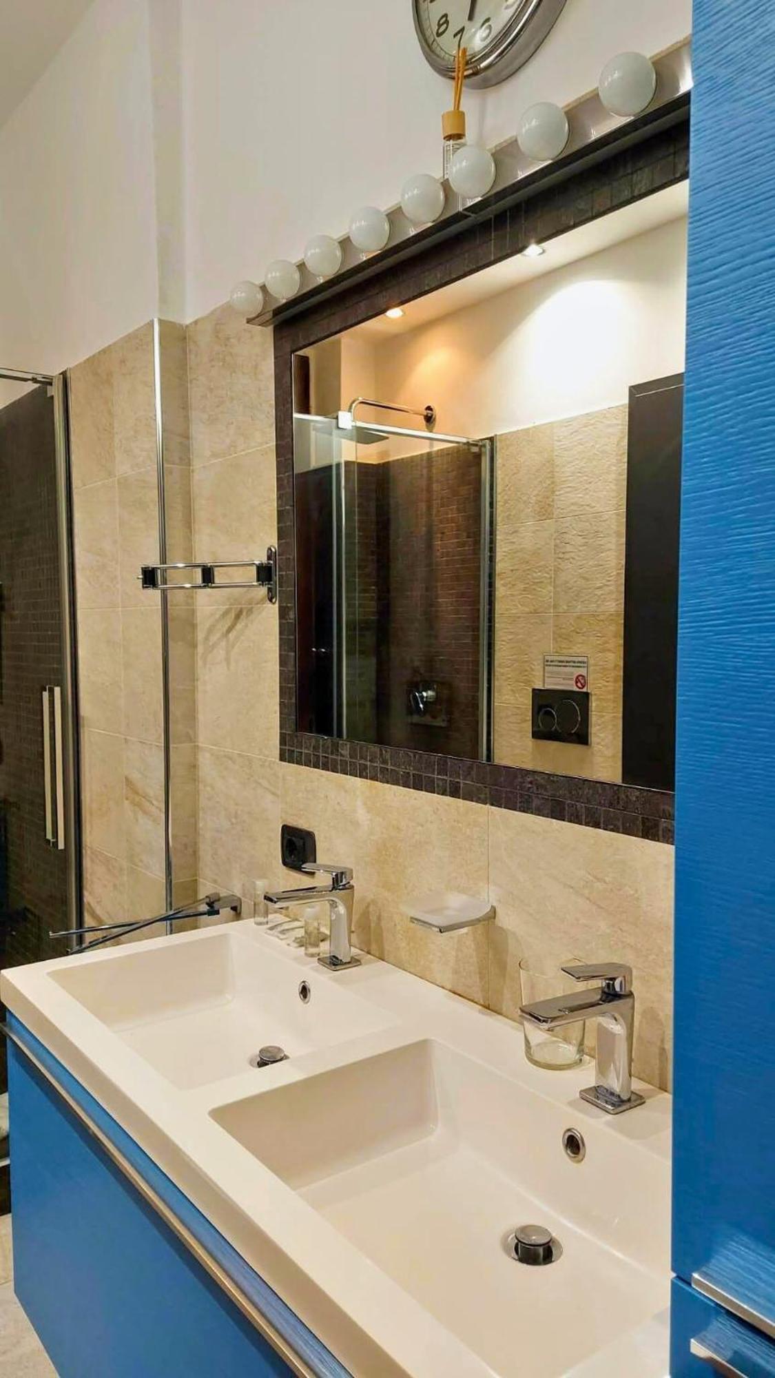 Vfh Stylish Boutique Apartment-City Center 米兰 外观 照片